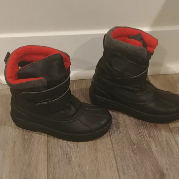 Capelli snow boots. Brand new never worn! - Picture 2 of 4